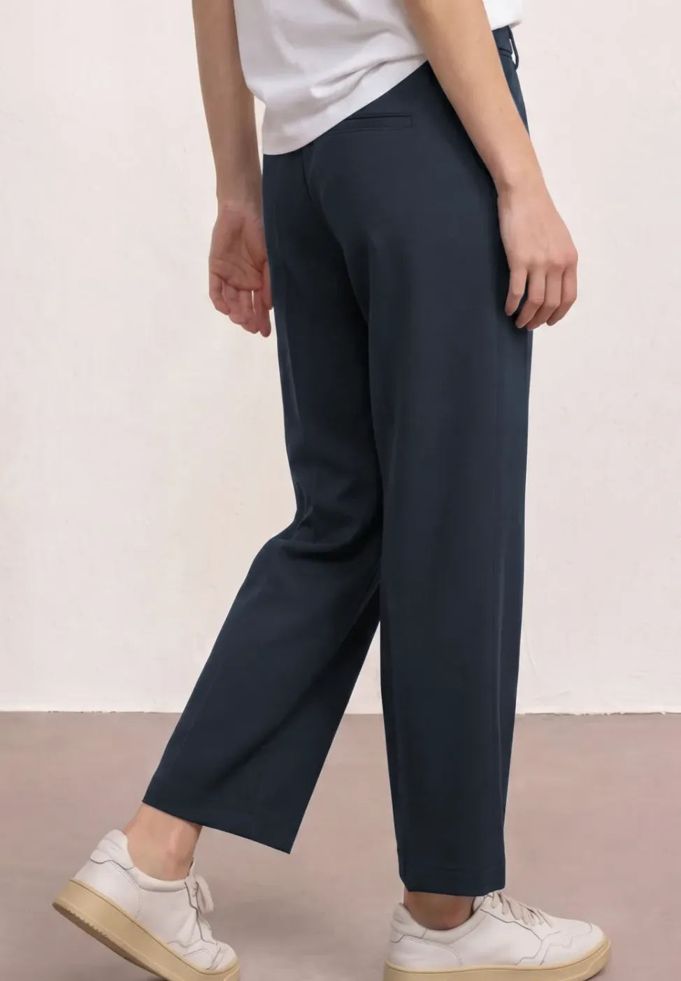 Wide Leg Hose mit Knopfdetail