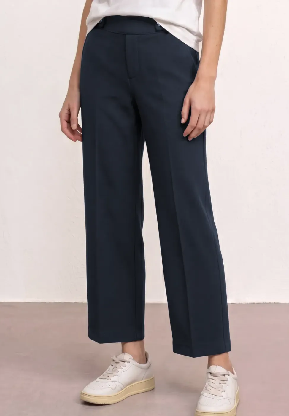 Wide Leg Hose mit Knopfdetail