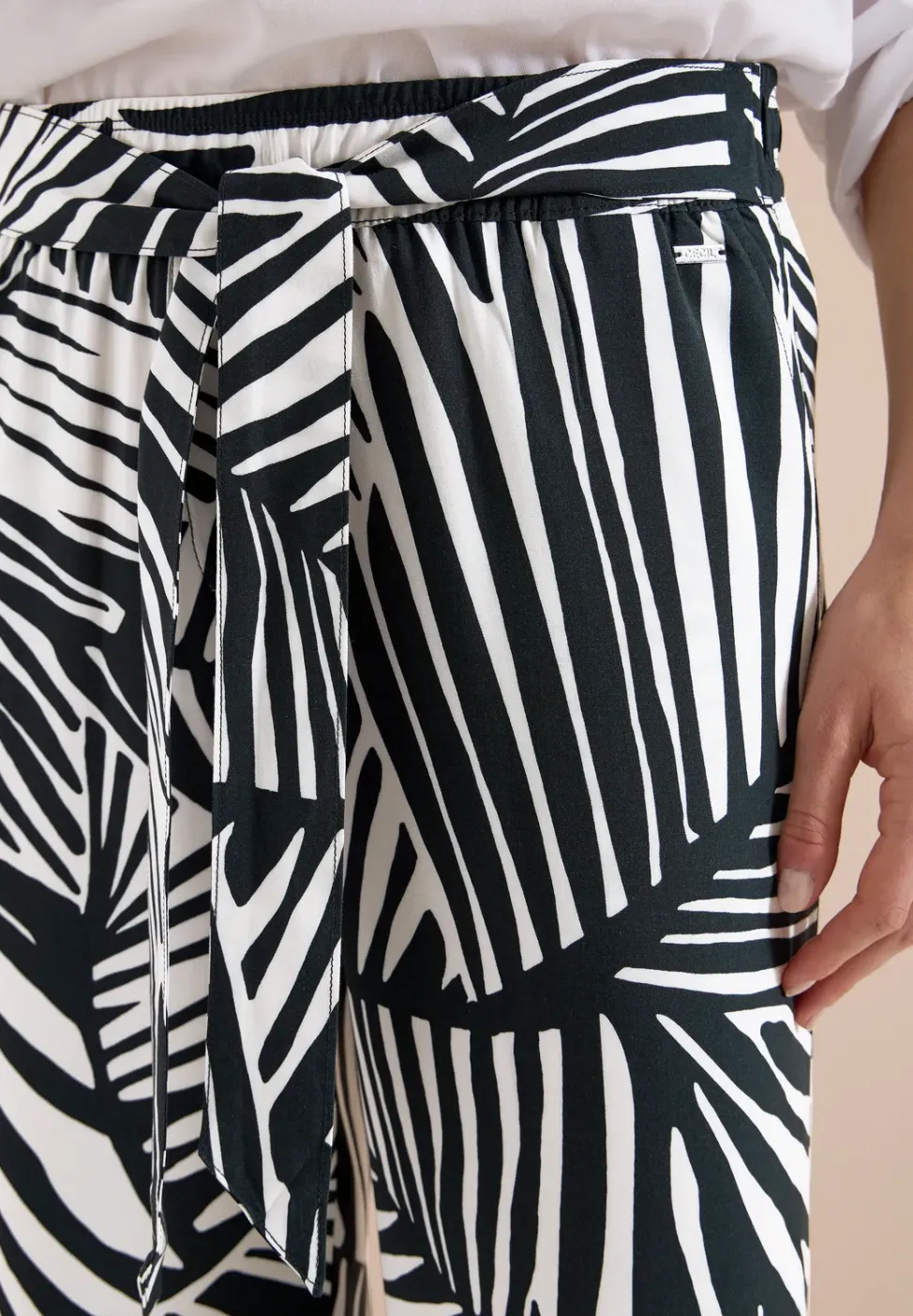 Wide Leg Hose mit Print und Gürteldetail
