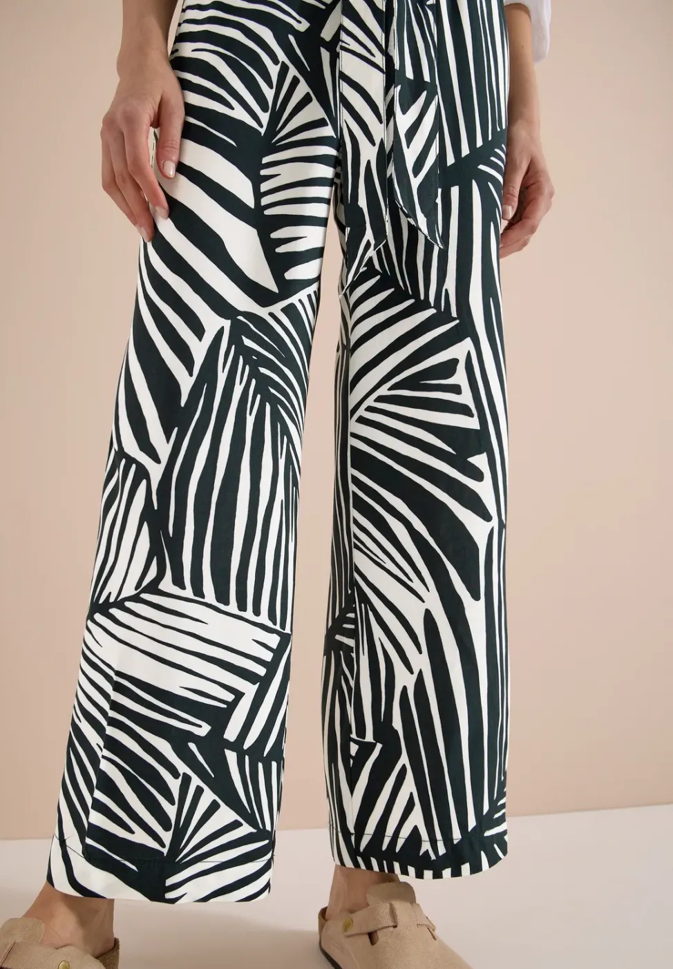 Wide Leg Hose mit Print und Gürteldetail