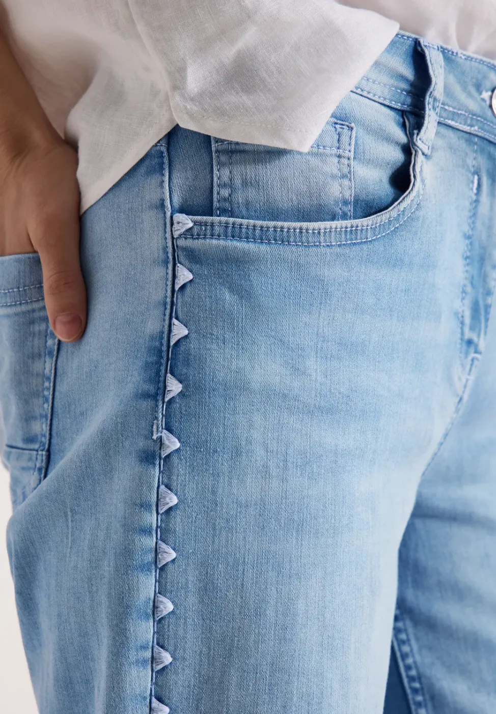Wide Leg Jeans mit Embroidery-Detail