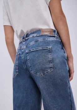 Wide Leg Jeans mit Gürteldetail