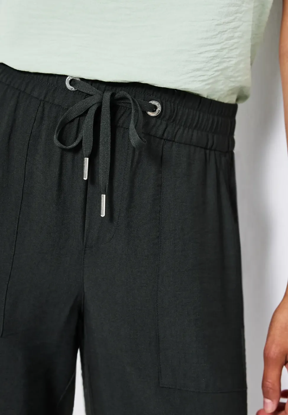 Wide Leg Crepe Hose