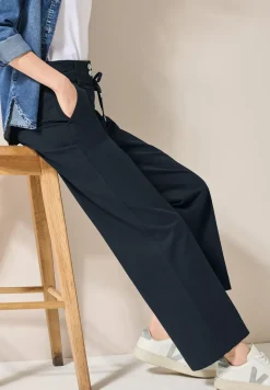 Wide Leg Hose