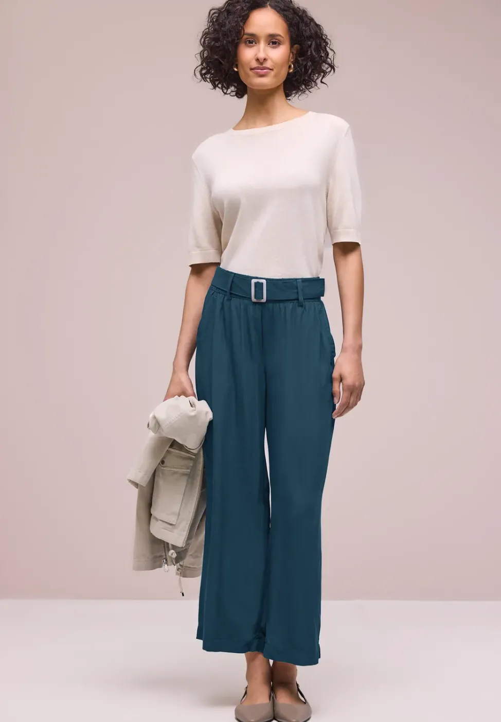 Wide Leg Hose mit Gürteldetail