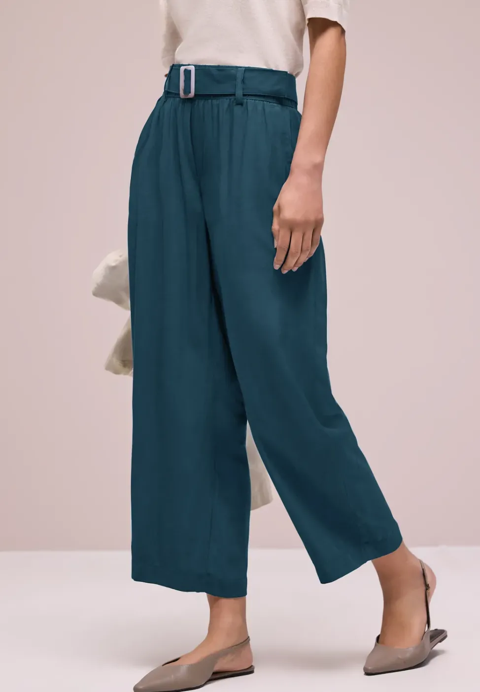 Wide Leg Hose mit Gürteldetail