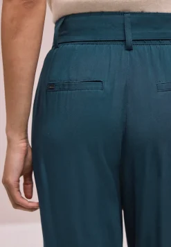 Wide Leg Hose mit Gürteldetail