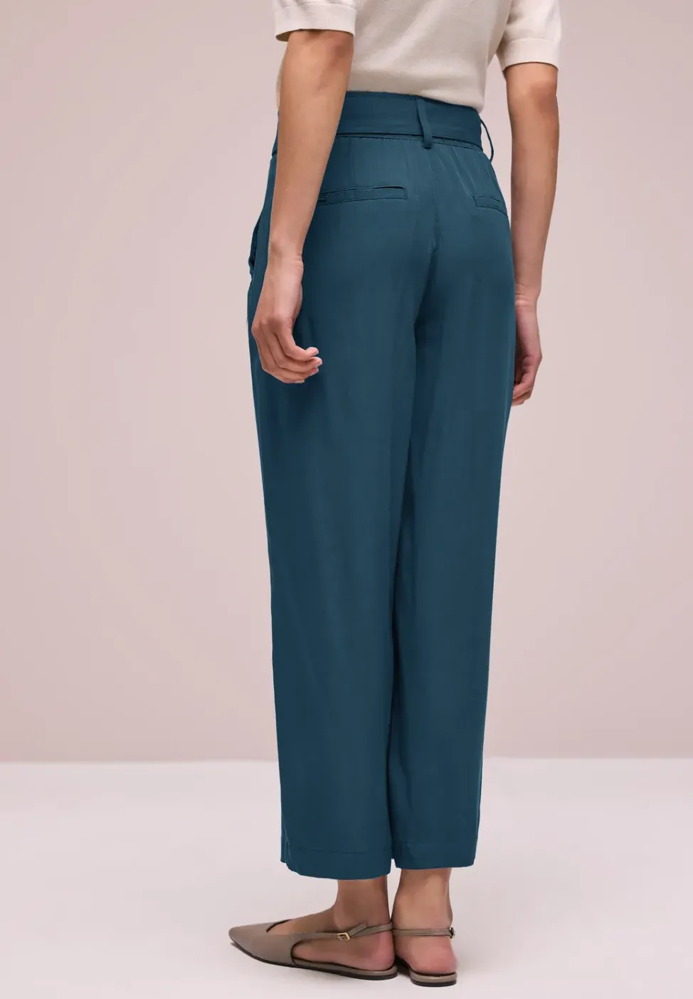 Wide Leg Hose mit Gürteldetail