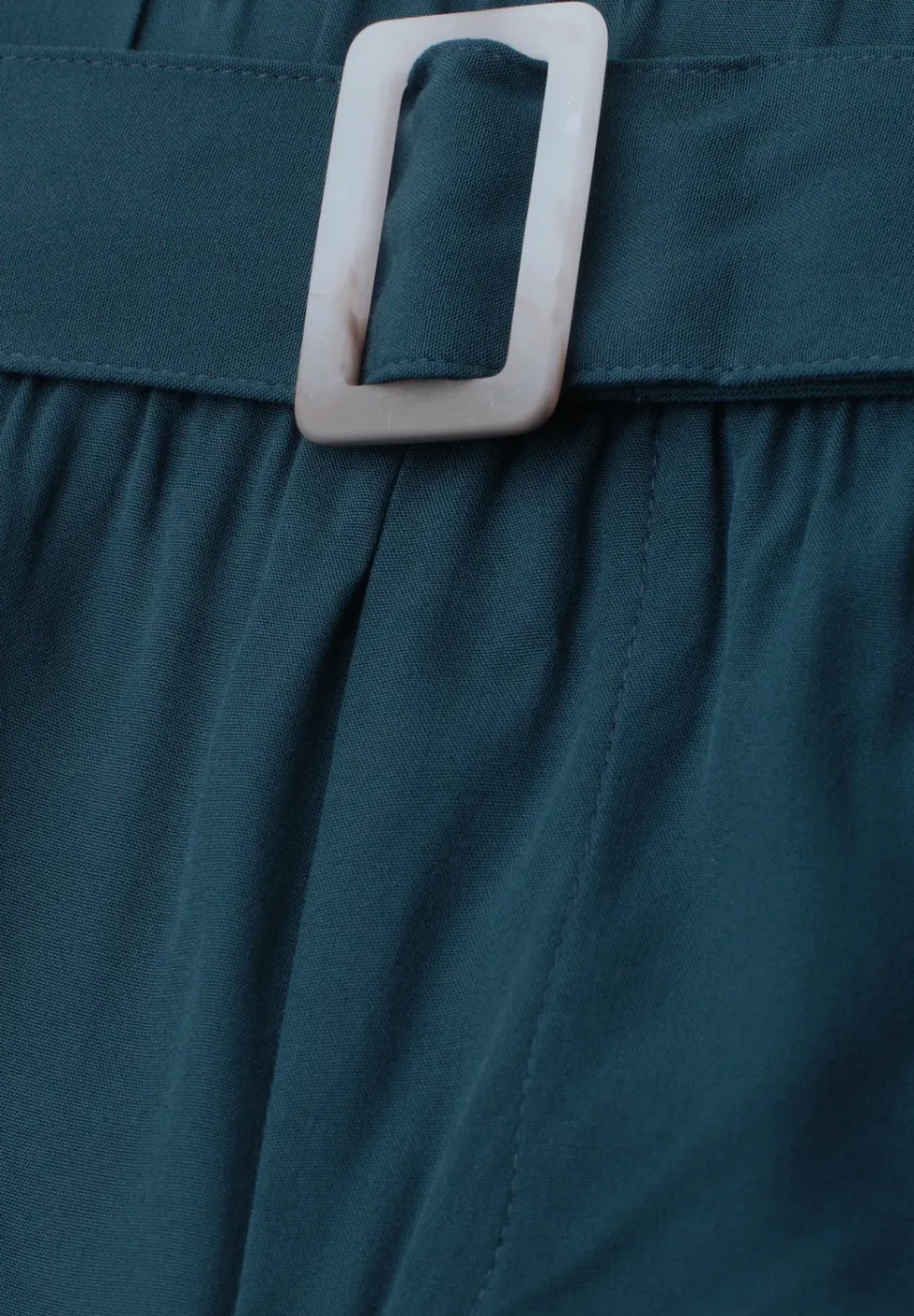 Wide Leg Hose mit Gürteldetail