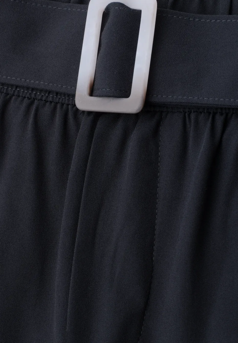 Wide Leg Hose mit Gürteldetail