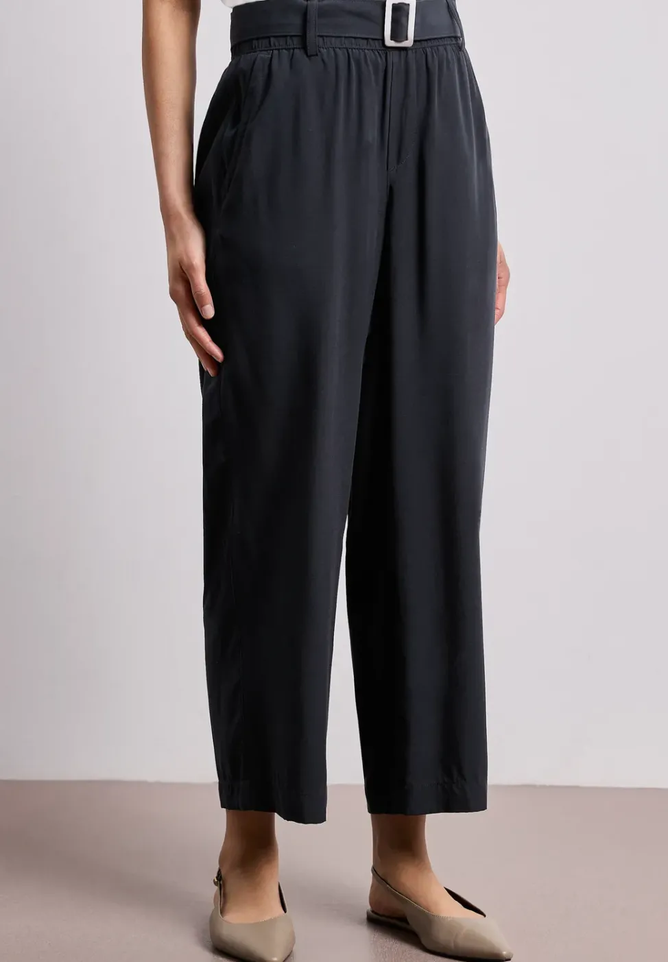Wide Leg Hose mit Gürteldetail