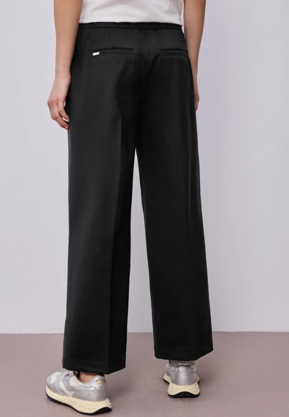 Wide Leg Hose mit Knopfdetail
