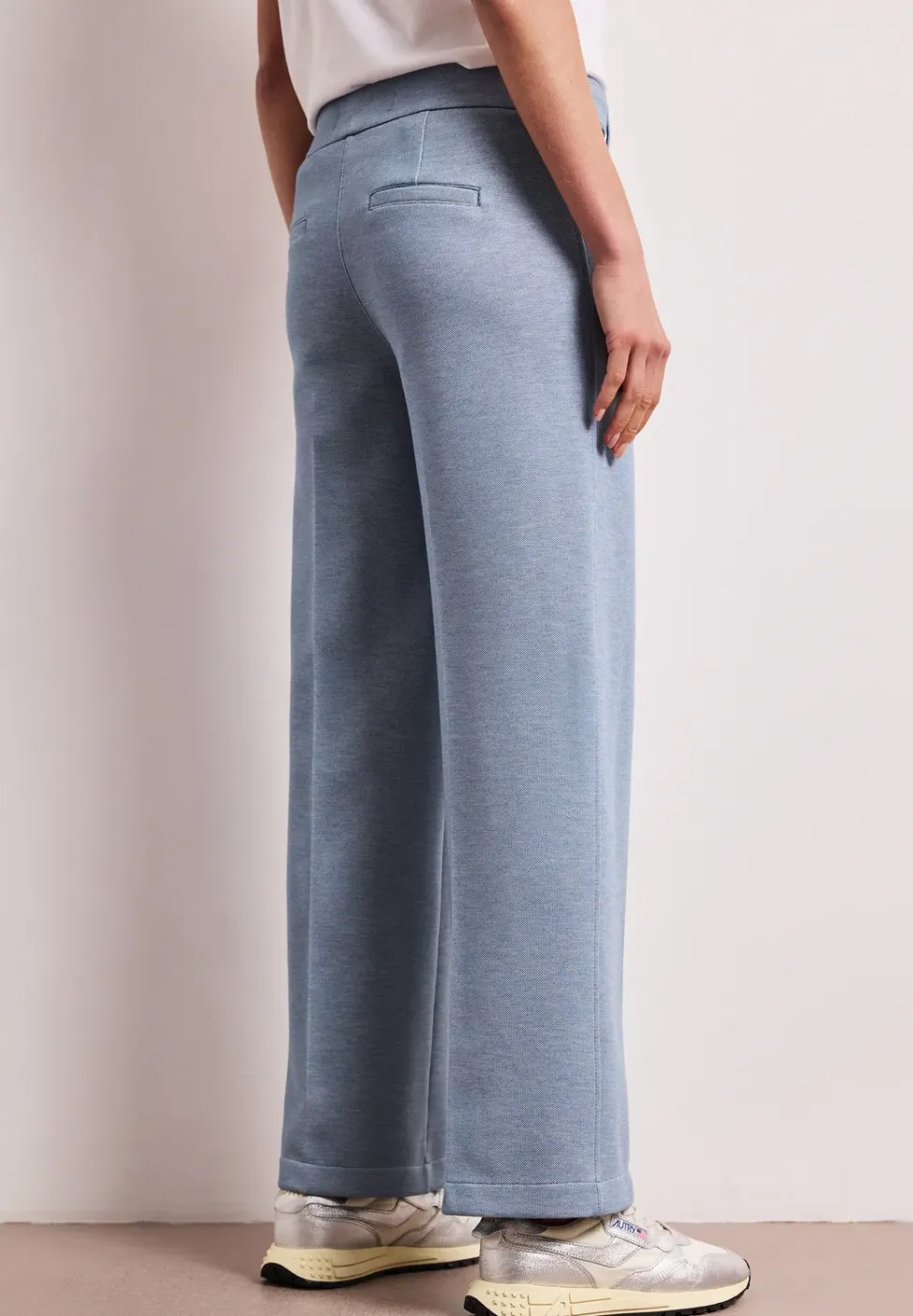 Wide Leg Hose mit Knopfdetails