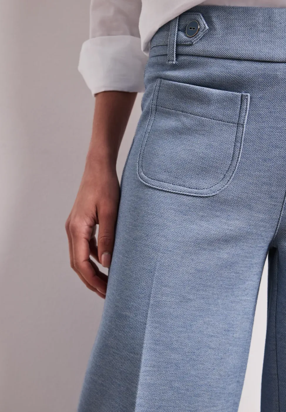 Wide Leg Hose mit Knopfdetails