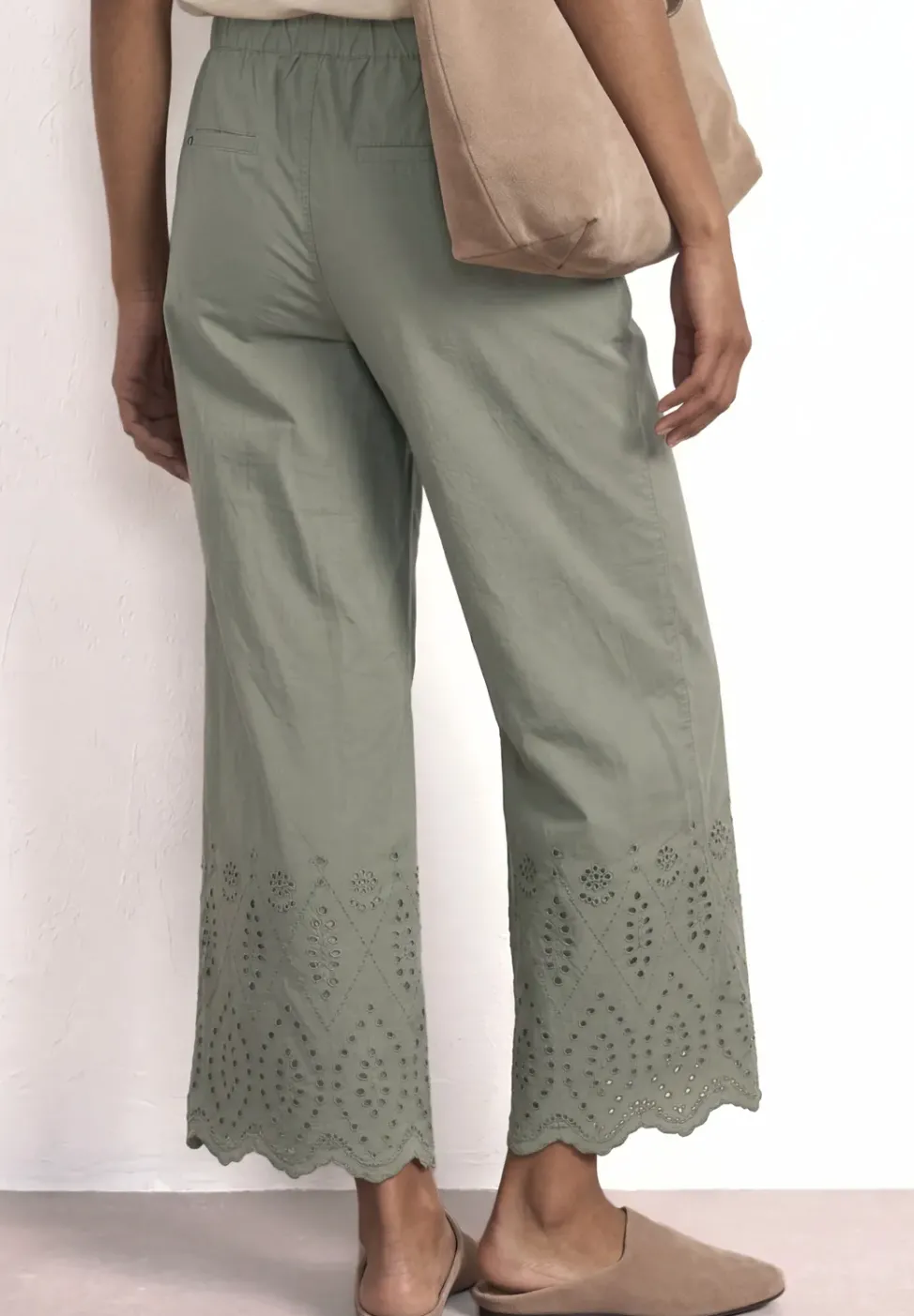 Wide Leg Hose mit Shiffley-Embroidery