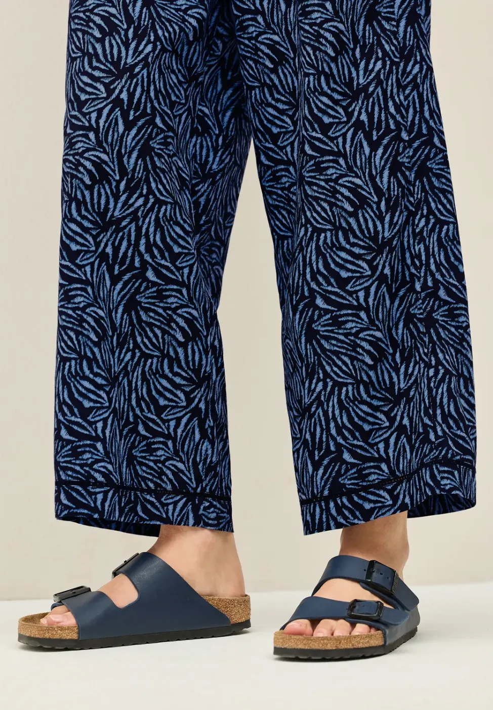 Wide Leg Hose mit Tapedetail