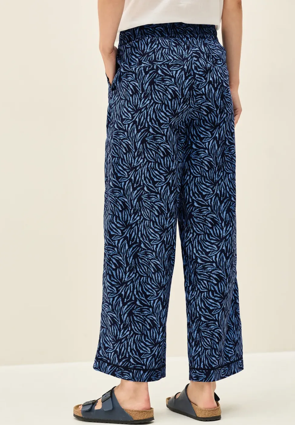 Wide Leg Hose mit Tapedetail