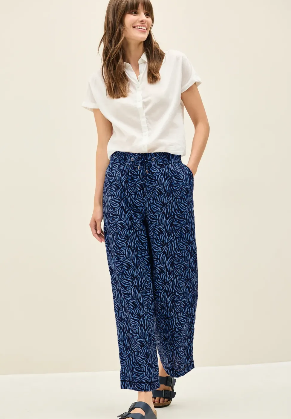Wide Leg Hose mit Tapedetail