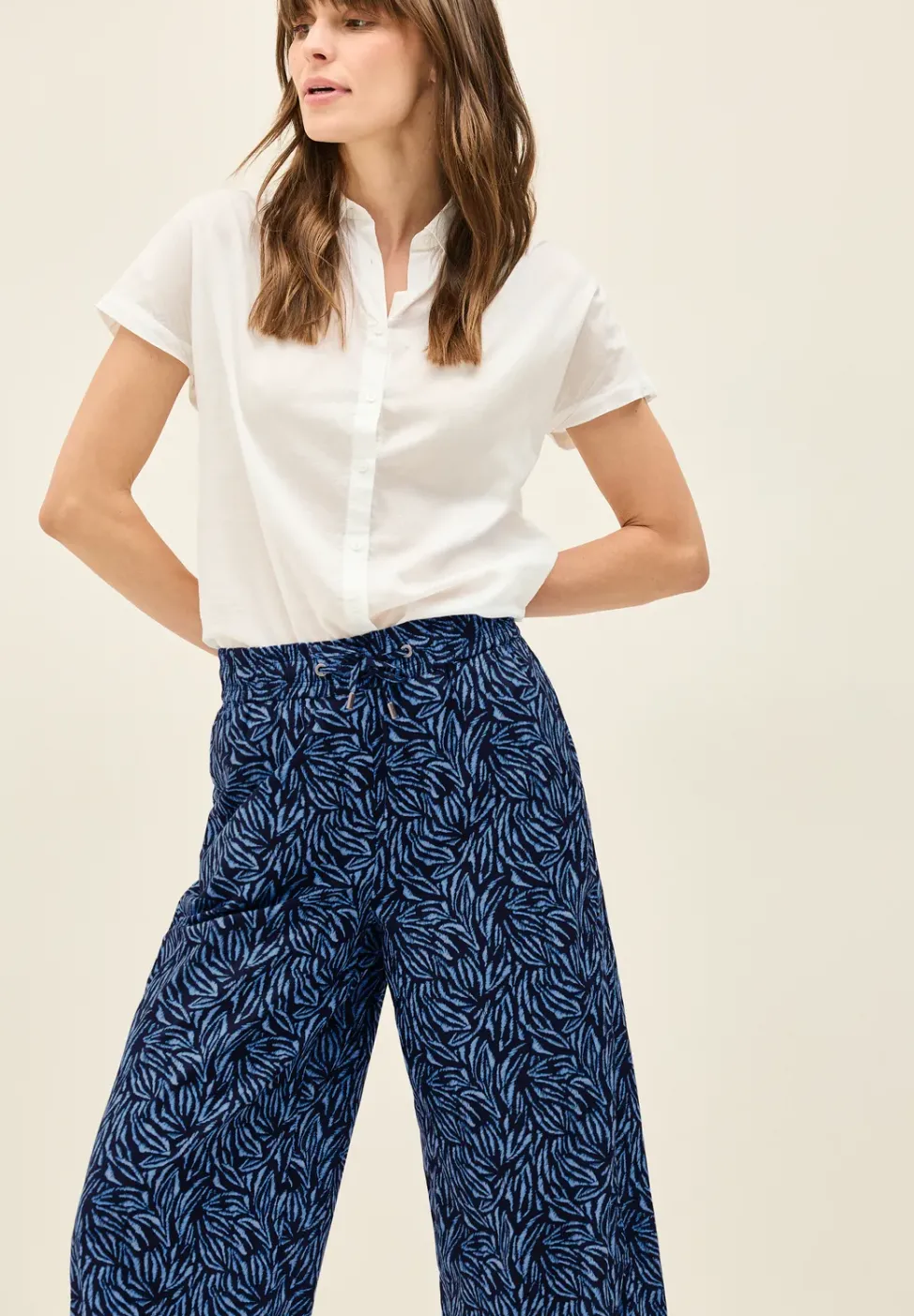 Wide Leg Hose mit Tapedetail