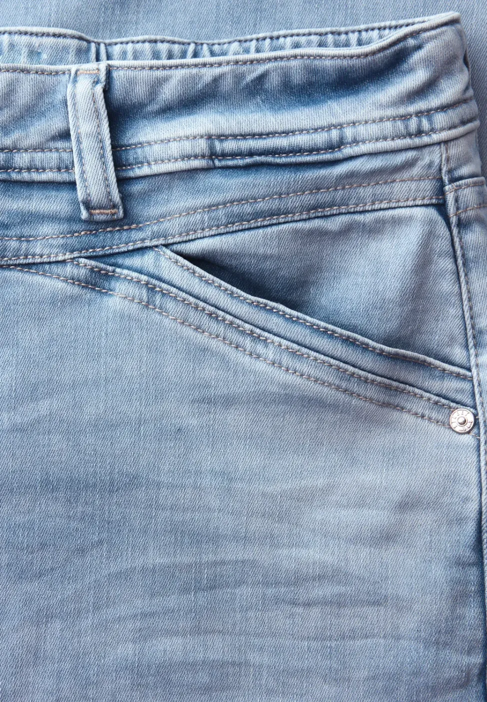 Wide Leg Jeans mit Elastikbund hinten