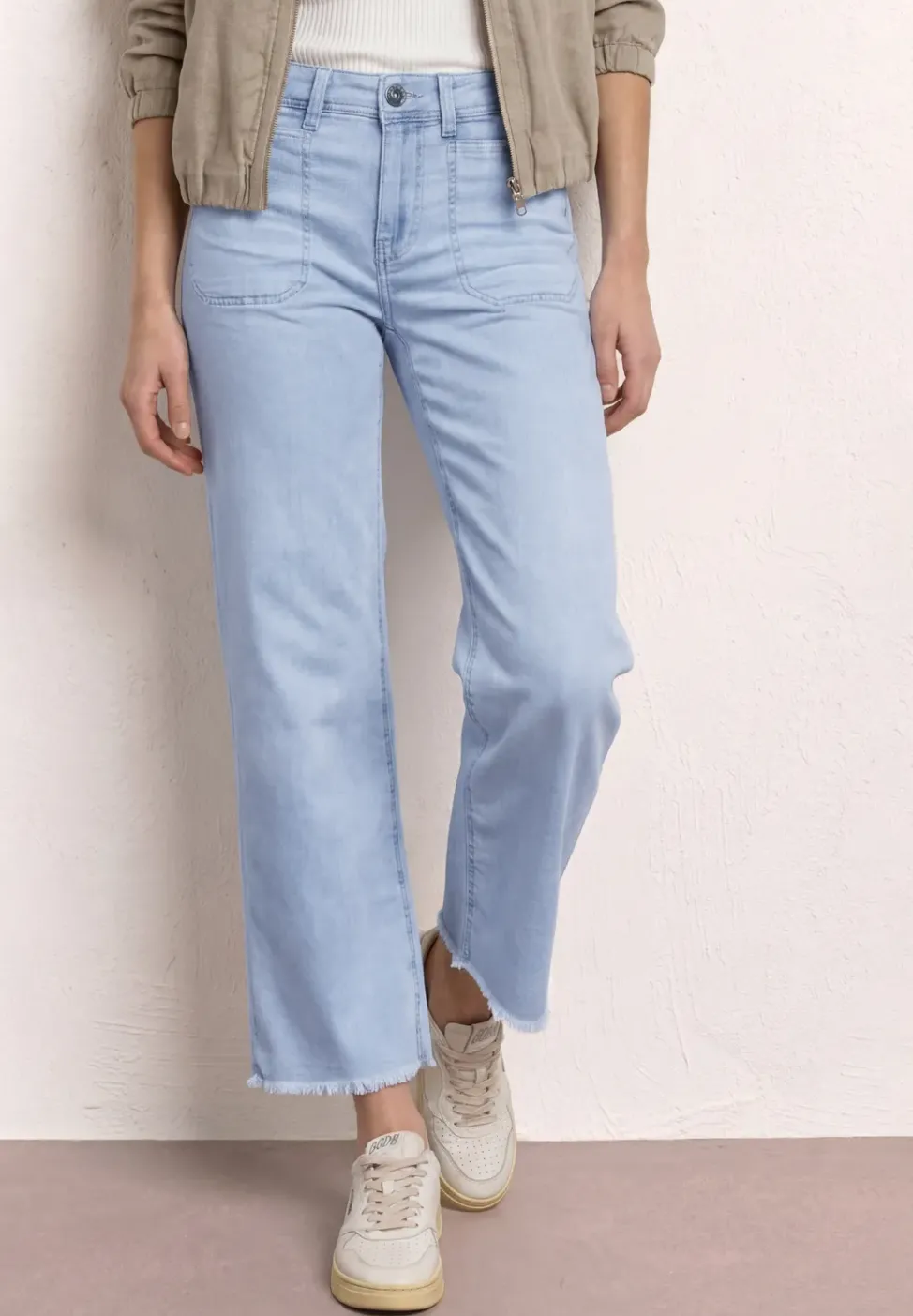 Wide Leg Jeans mit fransigem Saum