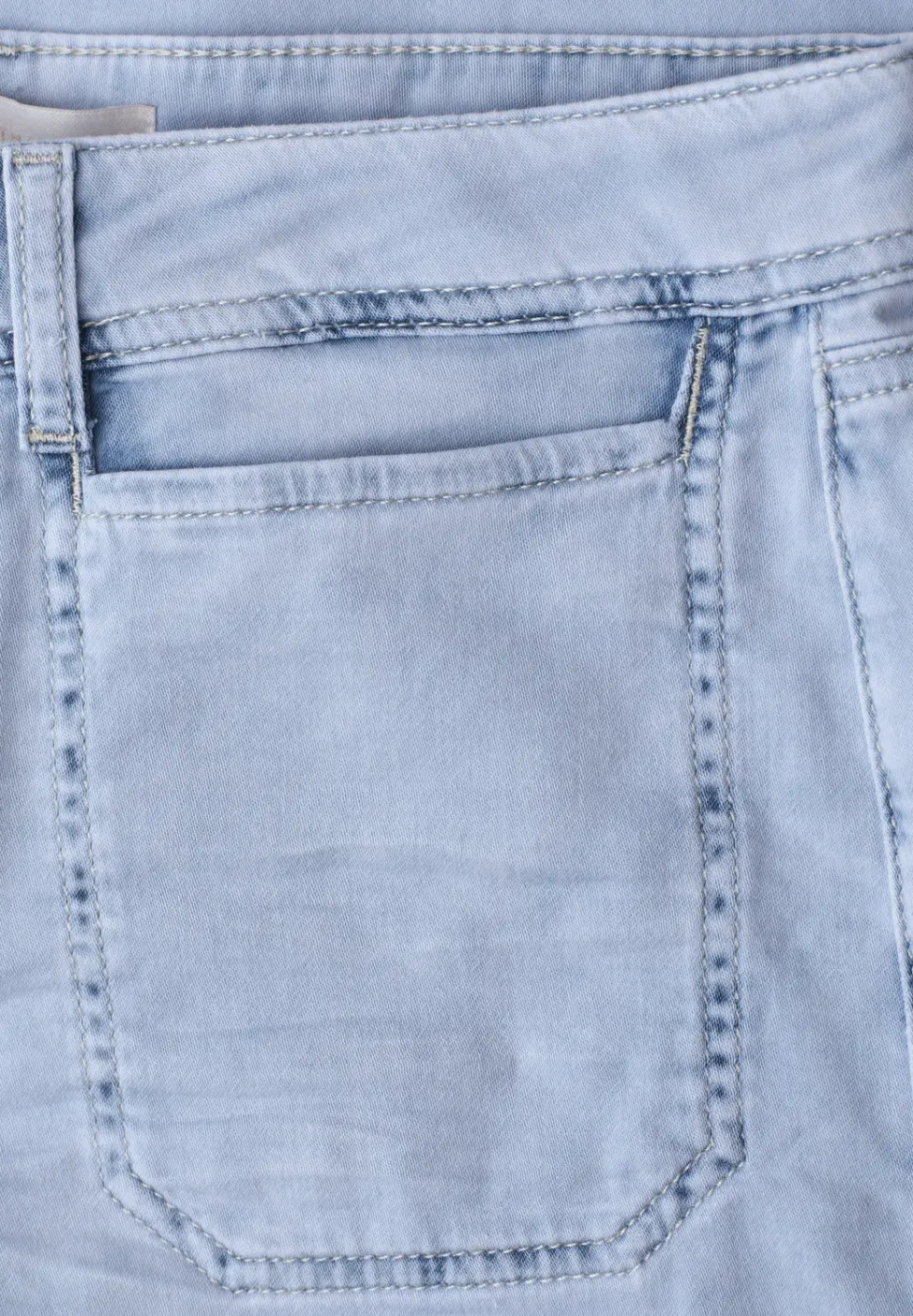 Wide Leg Jeans mit fransigem Saum
