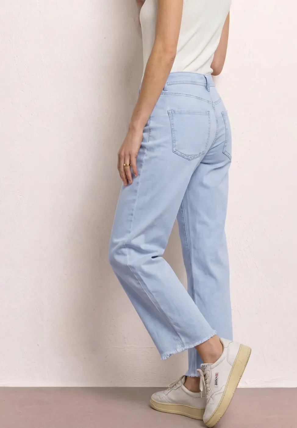 Wide Leg Jeans mit fransigem Saum