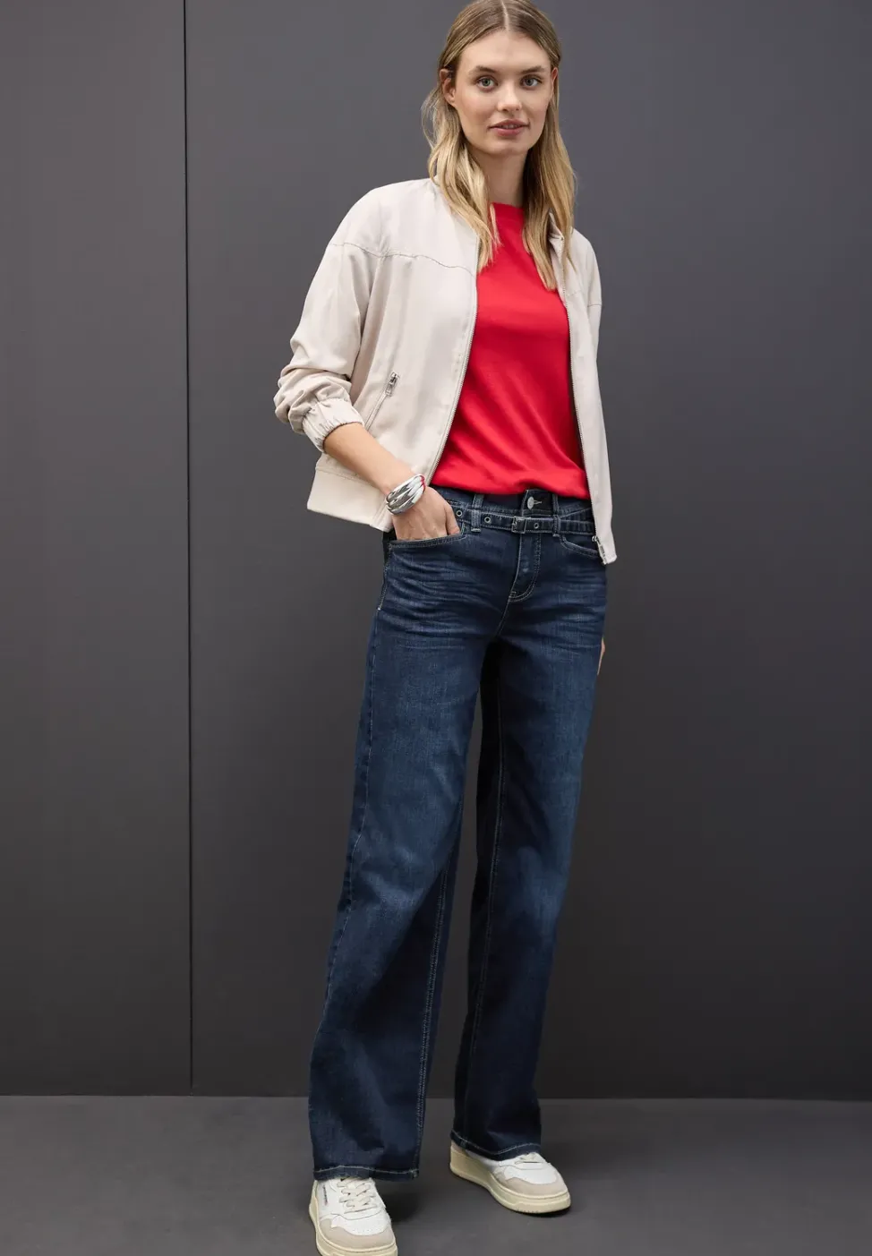 Wide Leg Jeans mit Gürtel