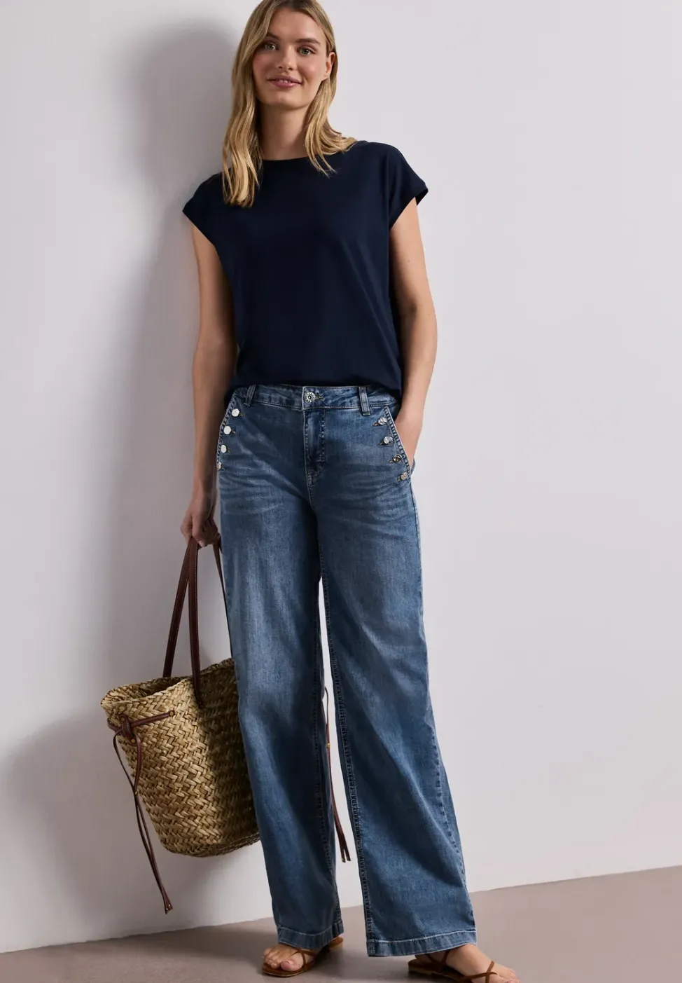 Wide Leg Jeans mit Knopfdetails