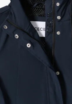 Windbreaker mit Hoodie