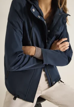 Windbreaker mit Hoodie
