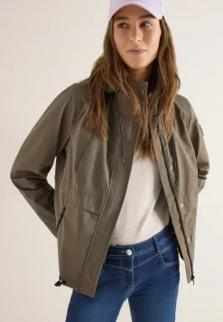 Windbreaker mit Hoodie