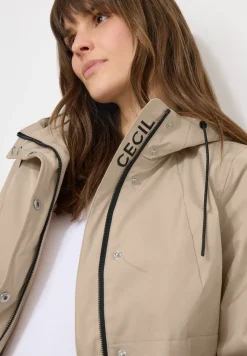 Windbreaker mit Hoodie