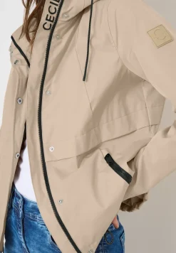 Windbreaker mit Hoodie